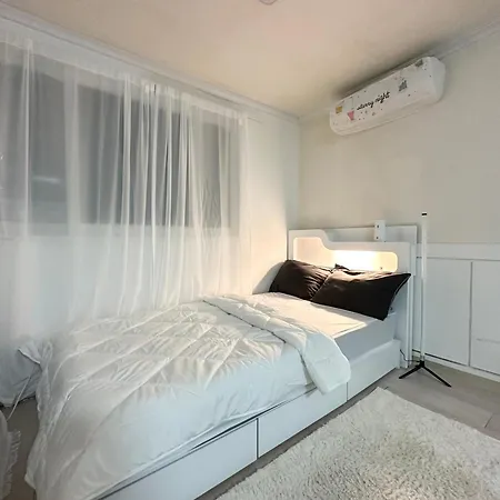Cozy Home In Central Seoul